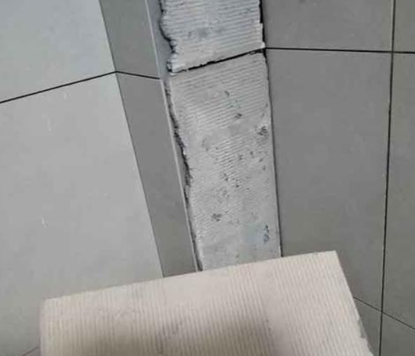 屏南瓷砖空鼓维修公司分享下厨房瓷砖脱落的补救措施。